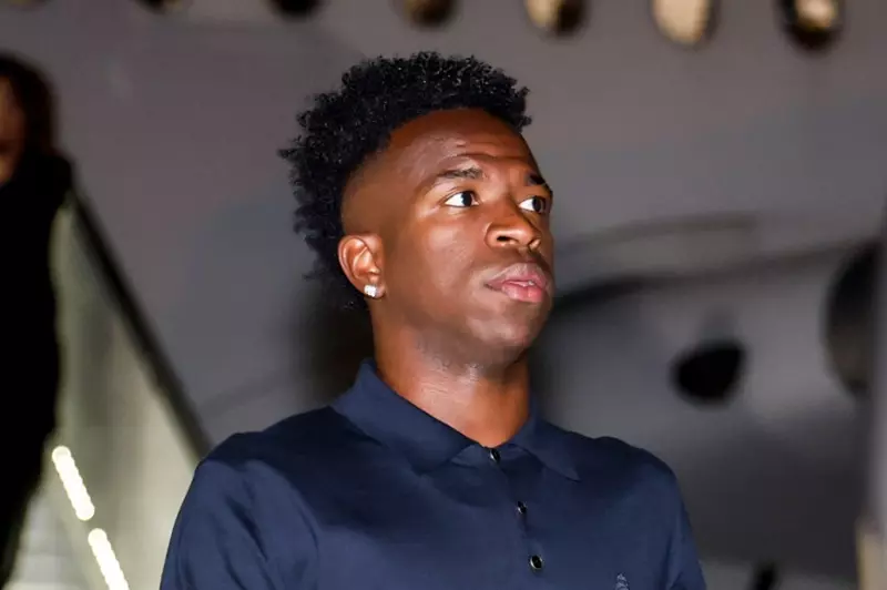 فينيسيوس جونيور بعد وصول بعثة ريال مدريد إلى أليما